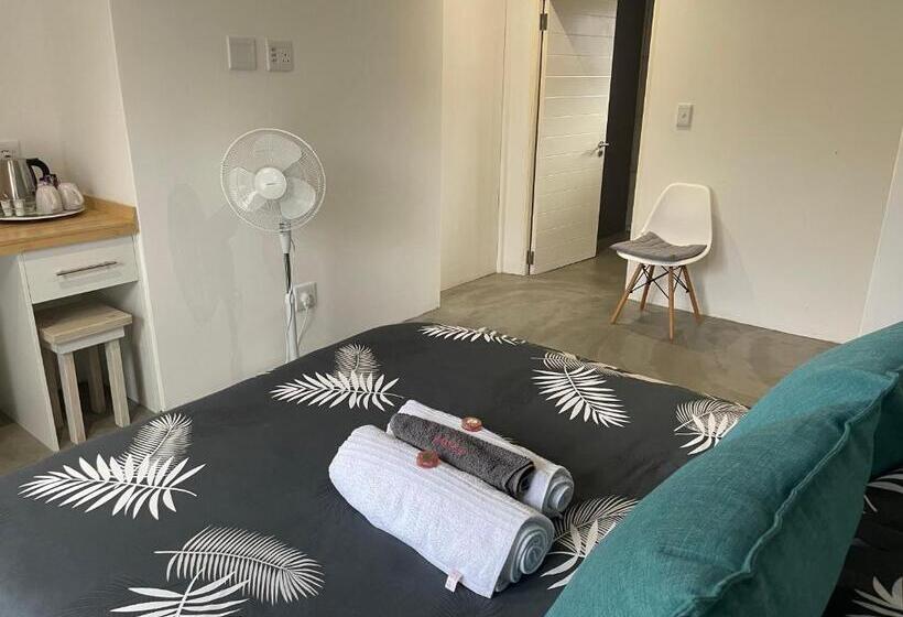 ペンション The Door Rsa Fifty Four