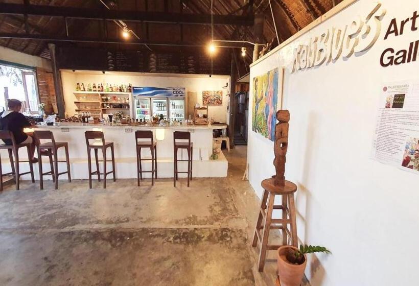 リゾートホテル Maliblues Bed & Art Gallery