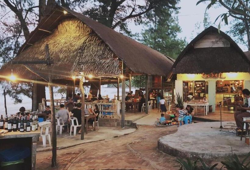 リゾートホテル Maliblues Bed & Art Gallery