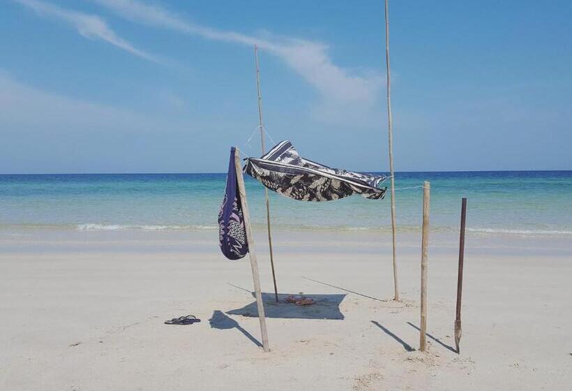 リゾートホテル Maliblues Bed & Art Gallery