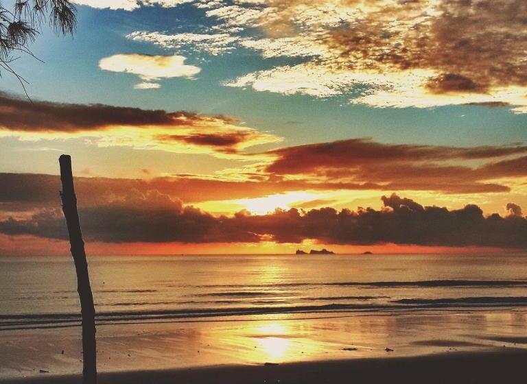 リゾートホテル Maliblues Bed & Art Gallery