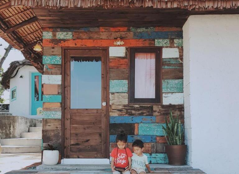 リゾートホテル Maliblues Bed & Art Gallery