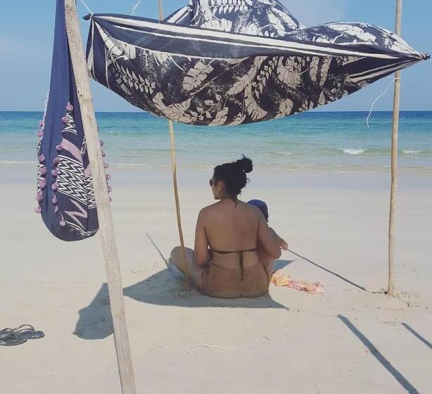 リゾートホテル Maliblues Bed & Art Gallery