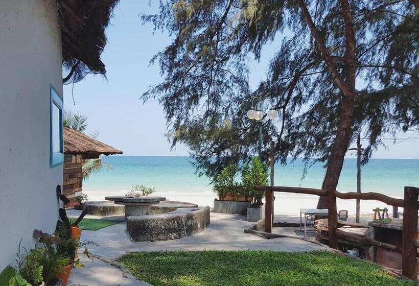 リゾートホテル Maliblues Bed & Art Gallery