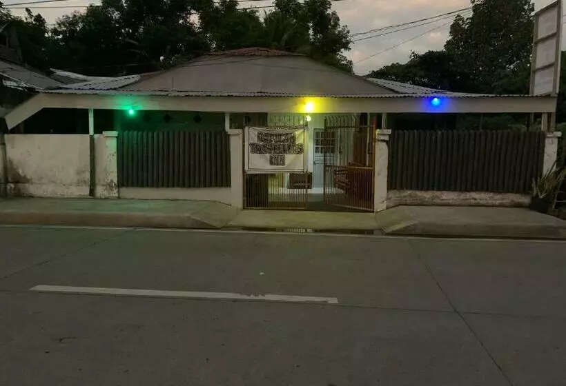 Retkeilymaja Dapitan Travellers Inn