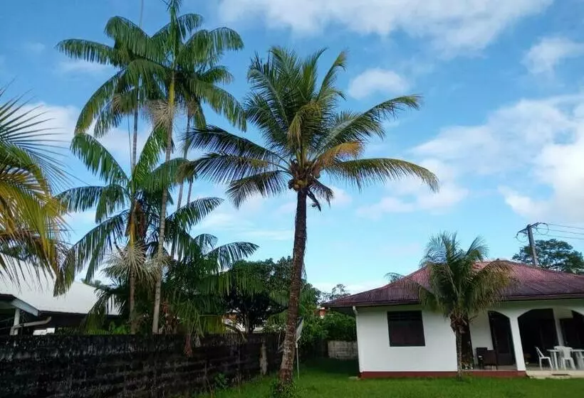 تختخواب و صبحانه La Douce Demeure