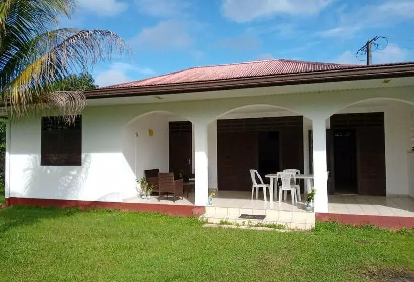 تختخواب و صبحانه La Douce Demeure