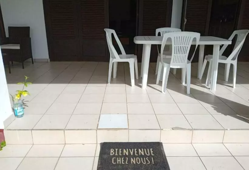 تختخواب و صبحانه La Douce Demeure