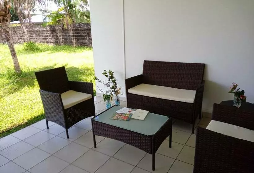 تختخواب و صبحانه La Douce Demeure