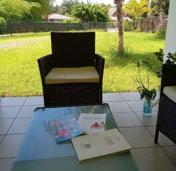 تختخواب و صبحانه La Douce Demeure