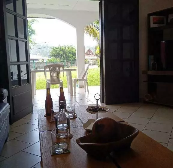 تختخواب و صبحانه La Douce Demeure