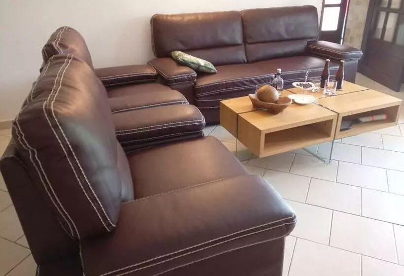 تختخواب و صبحانه La Douce Demeure