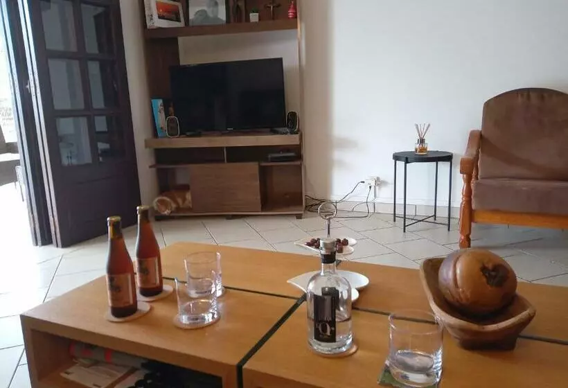 تختخواب و صبحانه La Douce Demeure