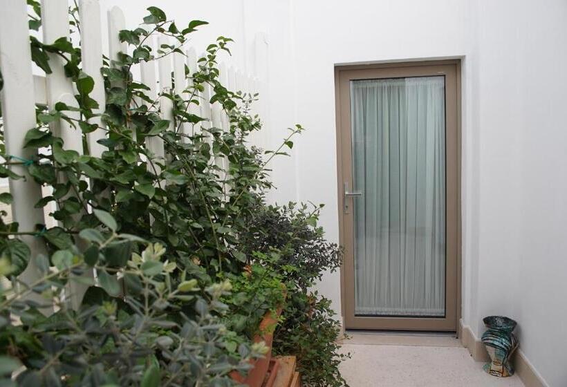 تختخواب و صبحانه Mandorleolio