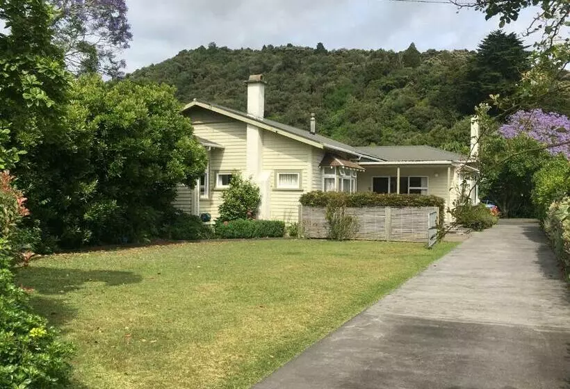 School Lane B&b Wr