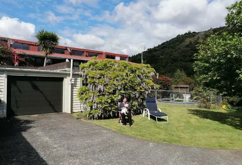 School Lane B&b Wr