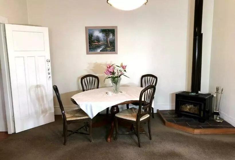 School Lane B&b Wr