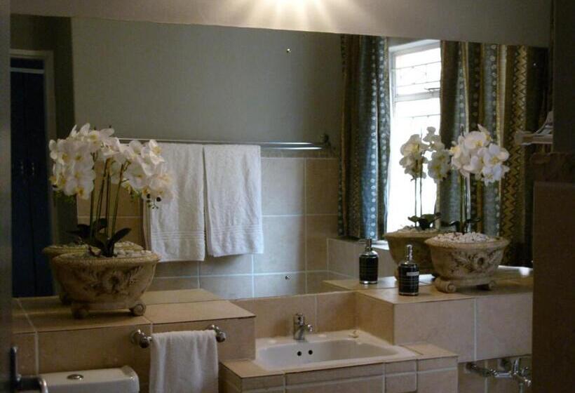 Bed and Breakfast Little Umhlanga. Sunflower Suite