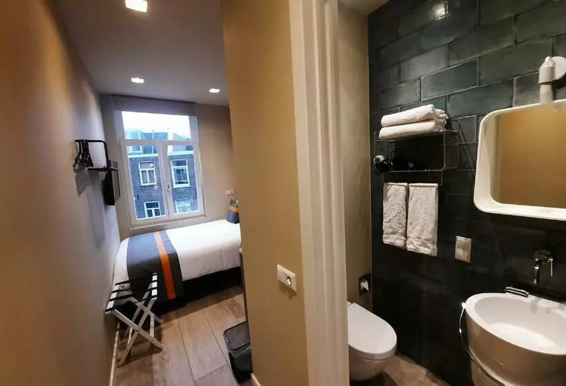 تختخواب و صبحانه Roomwest