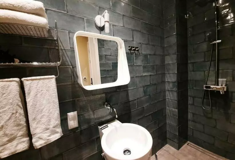 تختخواب و صبحانه Roomwest