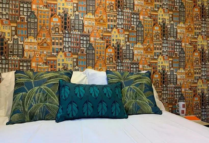 تختخواب و صبحانه Roomwest