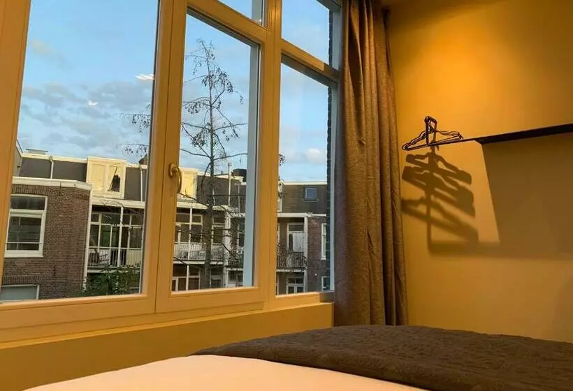 تختخواب و صبحانه Roomwest
