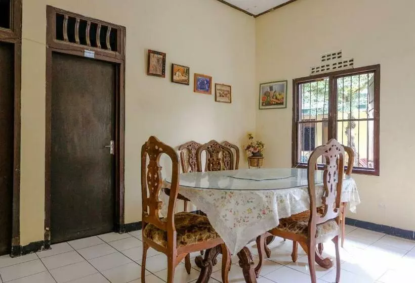 Hotel Spot On 1847  Maya