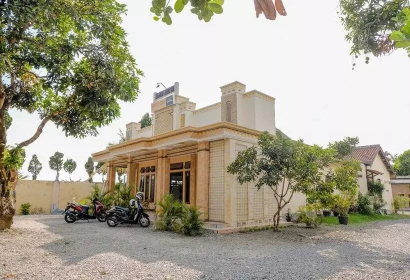 Hotel Spot On 1847  Maya