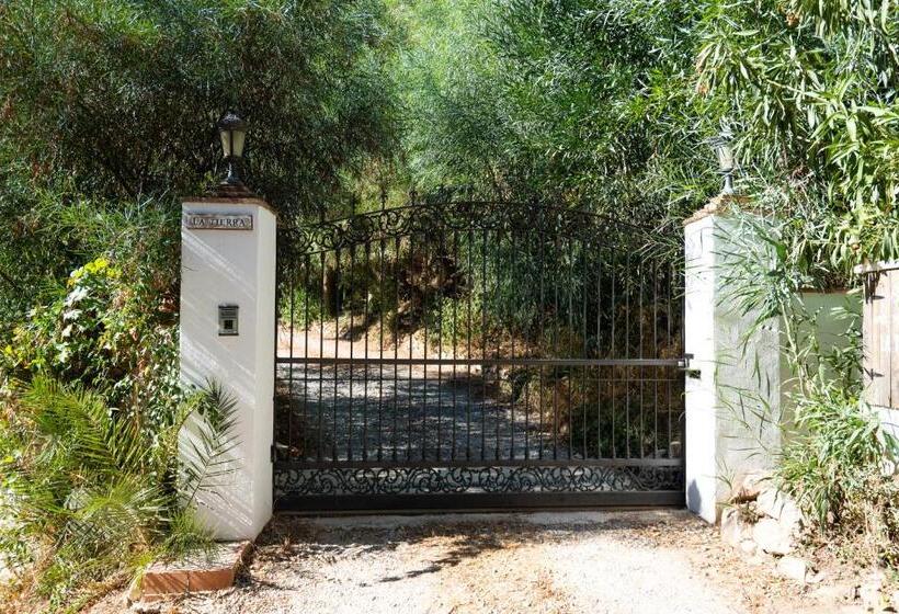 پانسیون A Natural Retreat