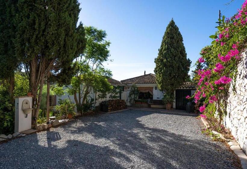 پانسیون A Natural Retreat