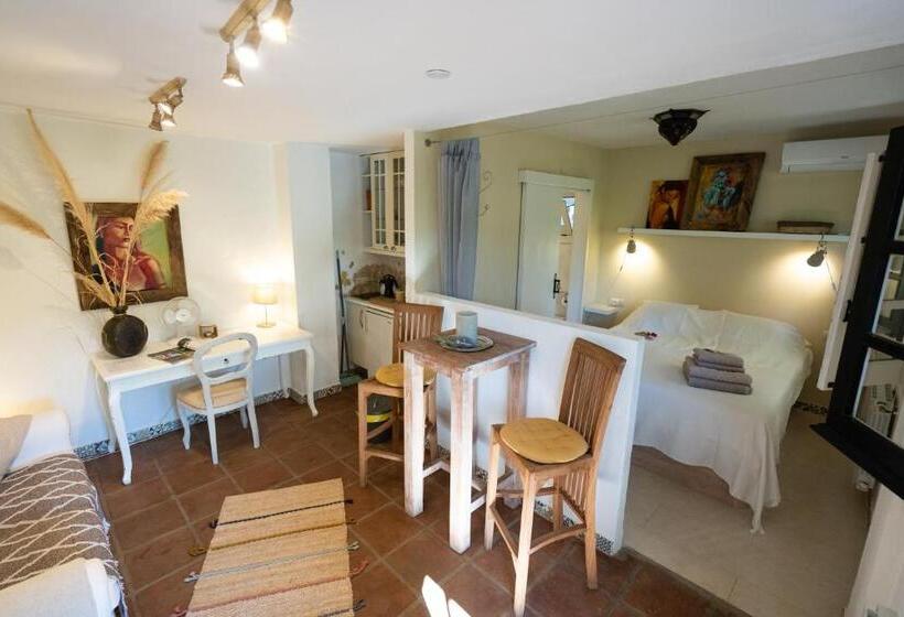 پانسیون A Natural Retreat