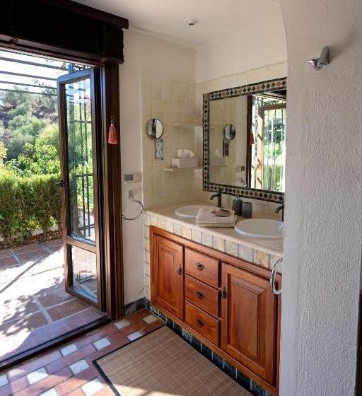 پانسیون A Natural Retreat