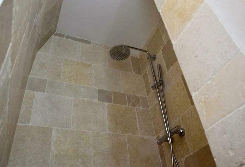 پانسیون Locus Amoenus