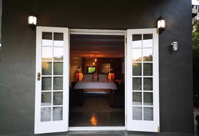 ペンション Oak Falls Accomodation