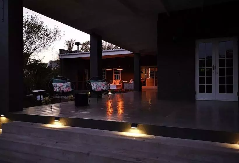 ペンション Oak Falls Accomodation