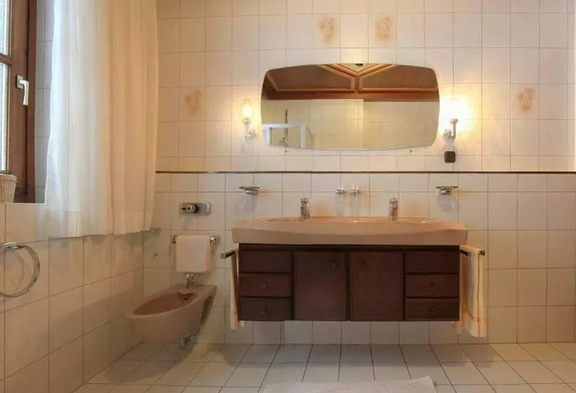 تختخواب و صبحانه Haus Niklehen