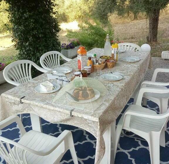 تختخواب و صبحانه La Casa Delle Storie