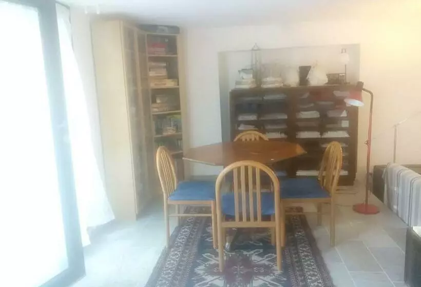تختخواب و صبحانه La Casa Delle Storie