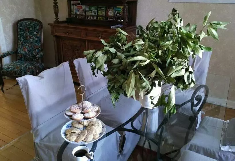 Aamiaismajoitus (B&B) Villa Giselle