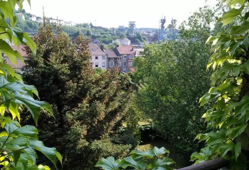 Aamiaismajoitus (B&B) Villa Giselle