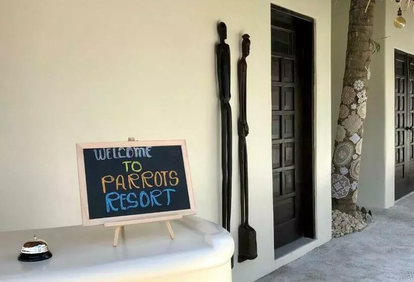 هتل Parrots Boutique Resort
