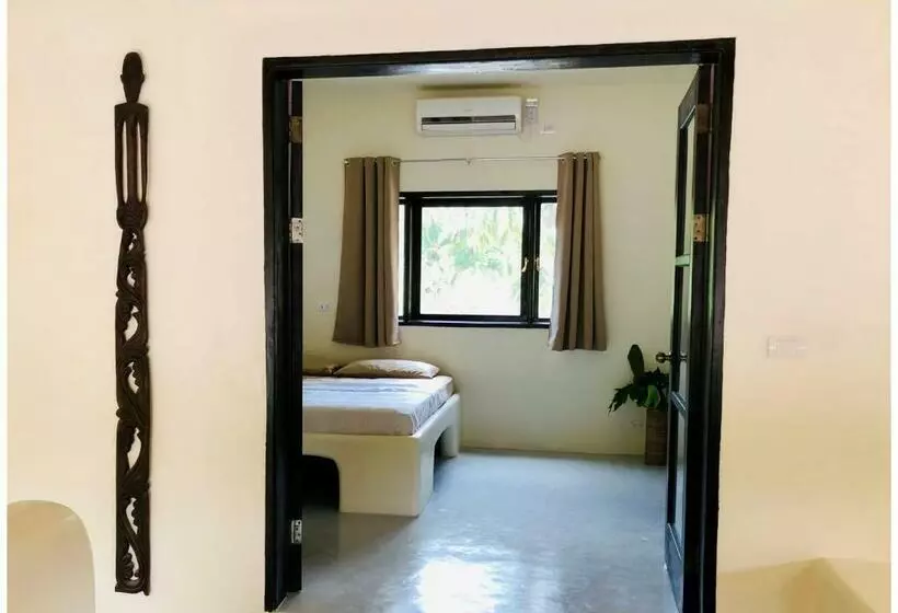 هتل Parrots Boutique Resort