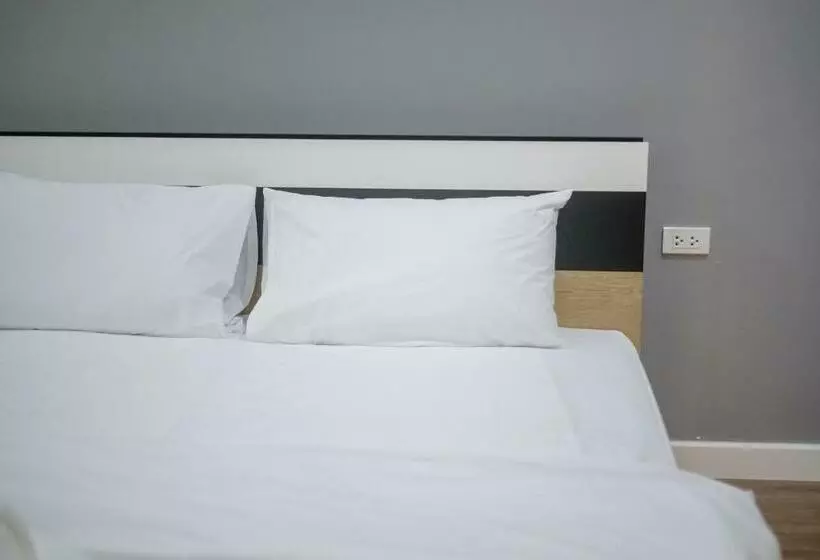 هتل The New Residence Buriram