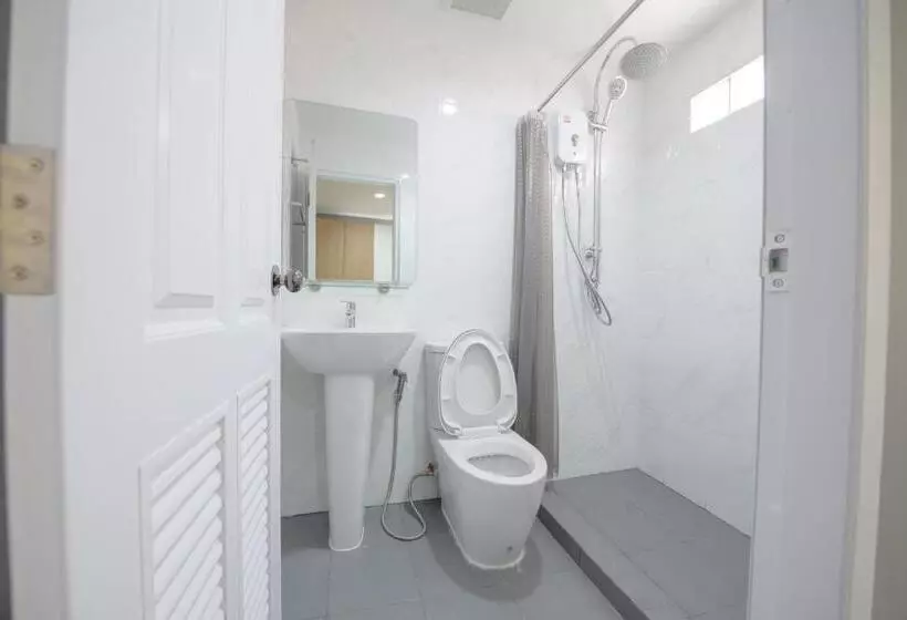 هتل The New Residence Buriram