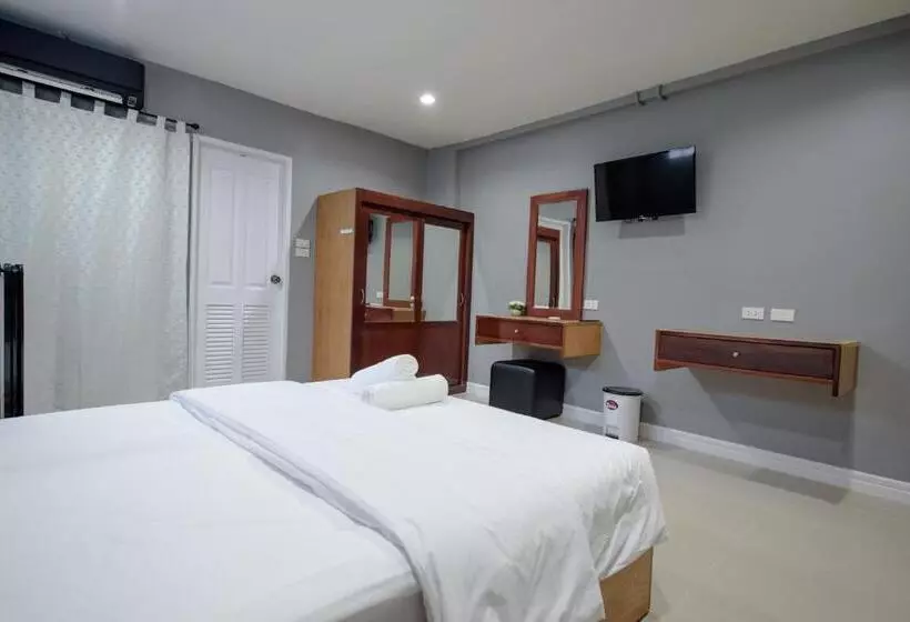 هتل The New Residence Buriram