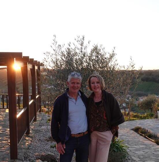 تختخواب و صبحانه The Olive Hill Guesthouse