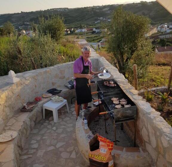 تختخواب و صبحانه The Olive Hill Guesthouse