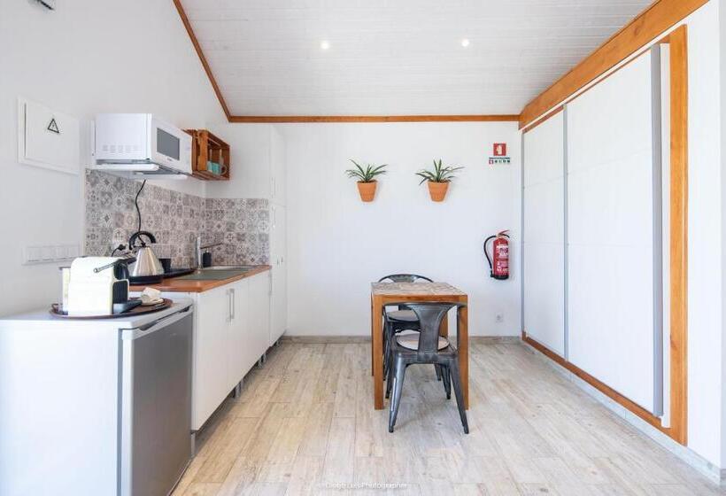 تختخواب و صبحانه The Olive Hill Guesthouse