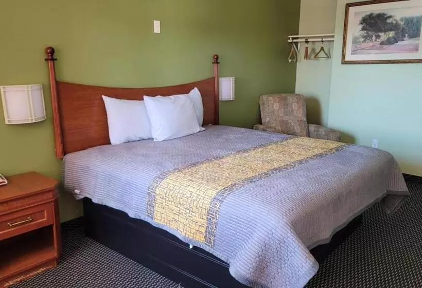 Motelli Benbrook Inn & Suites