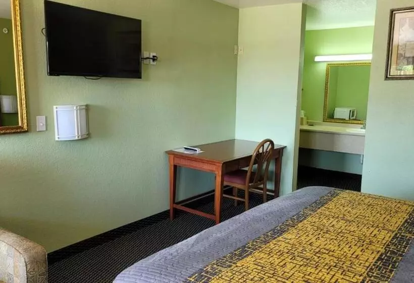 Motelli Benbrook Inn & Suites